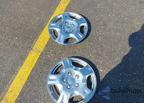 2011 Toyota Corolla Le z USA, uszkodzony, nr VIN 2T1BU4EE4BC651892